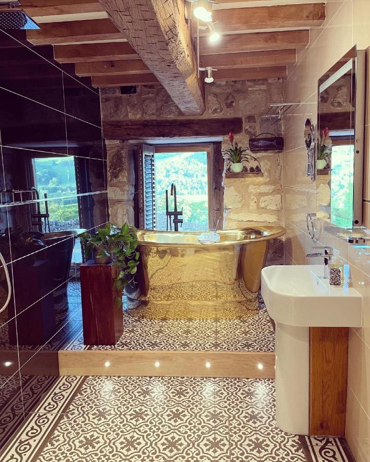 The Cowshed Bed & Breakfast Llangollen Bagian luar foto